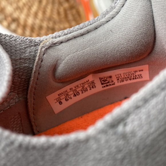 EUC- Adidas Ultraboost 2021 - Light Gray - Size 8 - Picture 4 of 6